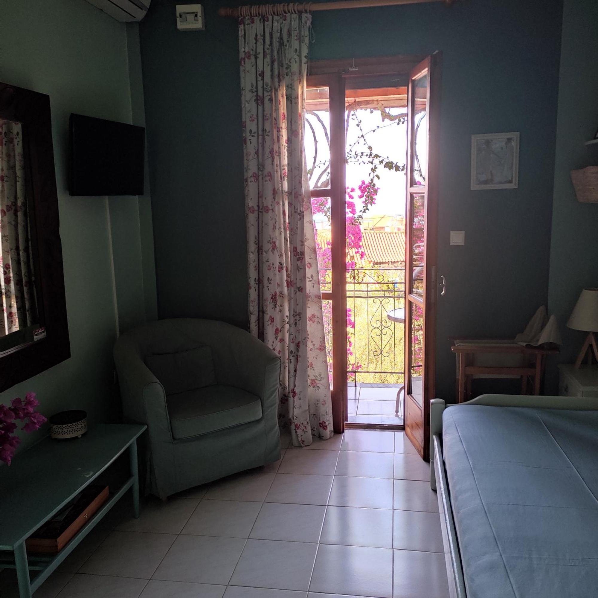 Iliolithos Rooms Kardamyli Exterior foto